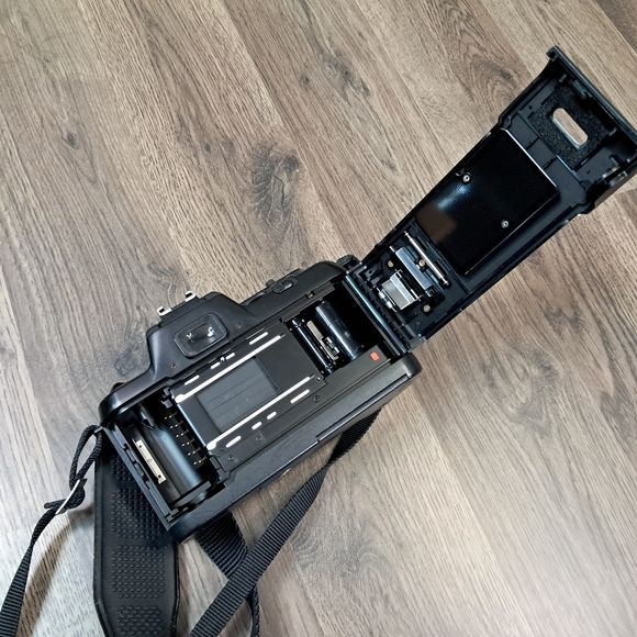 Nikon Auto Focus Camera N4004 AF SLR 35mm Film Vintage Camera Body Only TESTED - Picture 4 of 7